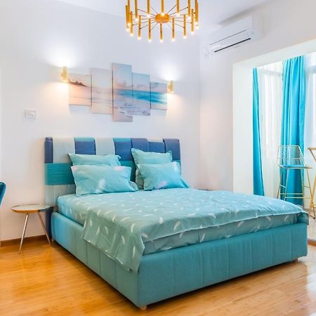 New Studio Carturesti - City Center Bukares Bagian luar foto