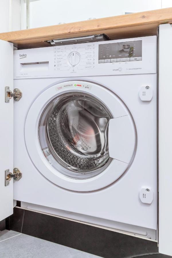 New Studio Carturesti - City Center Bukares Bagian luar foto