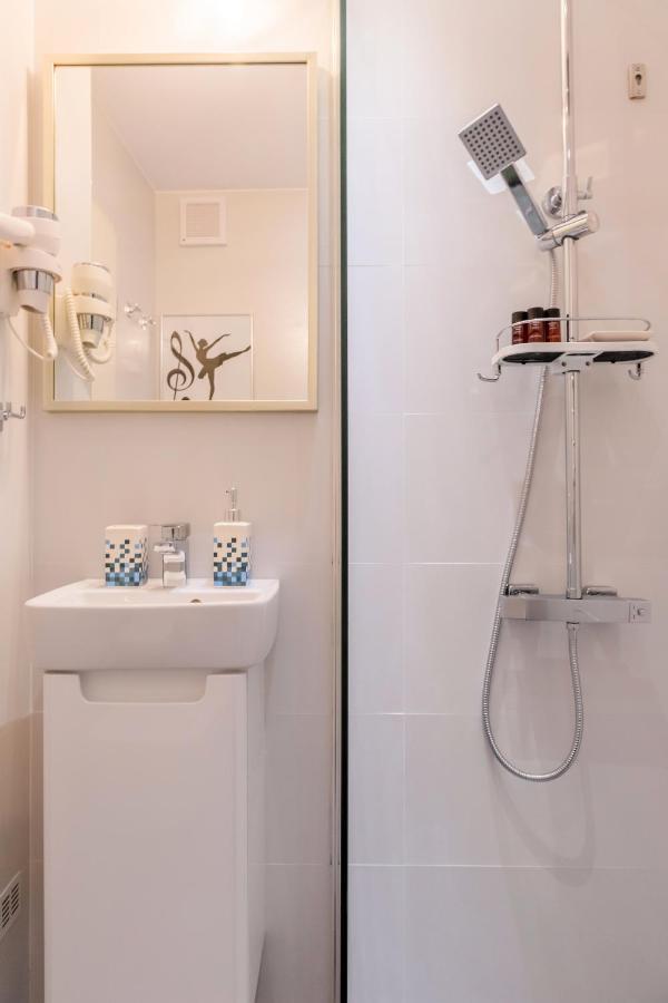New Studio Carturesti - City Center Bukares Bagian luar foto