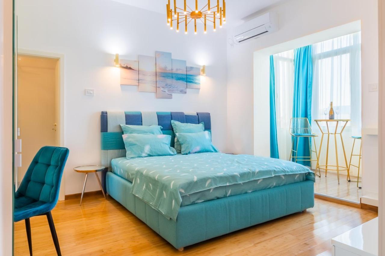 New Studio Carturesti - City Center Bukares Bagian luar foto