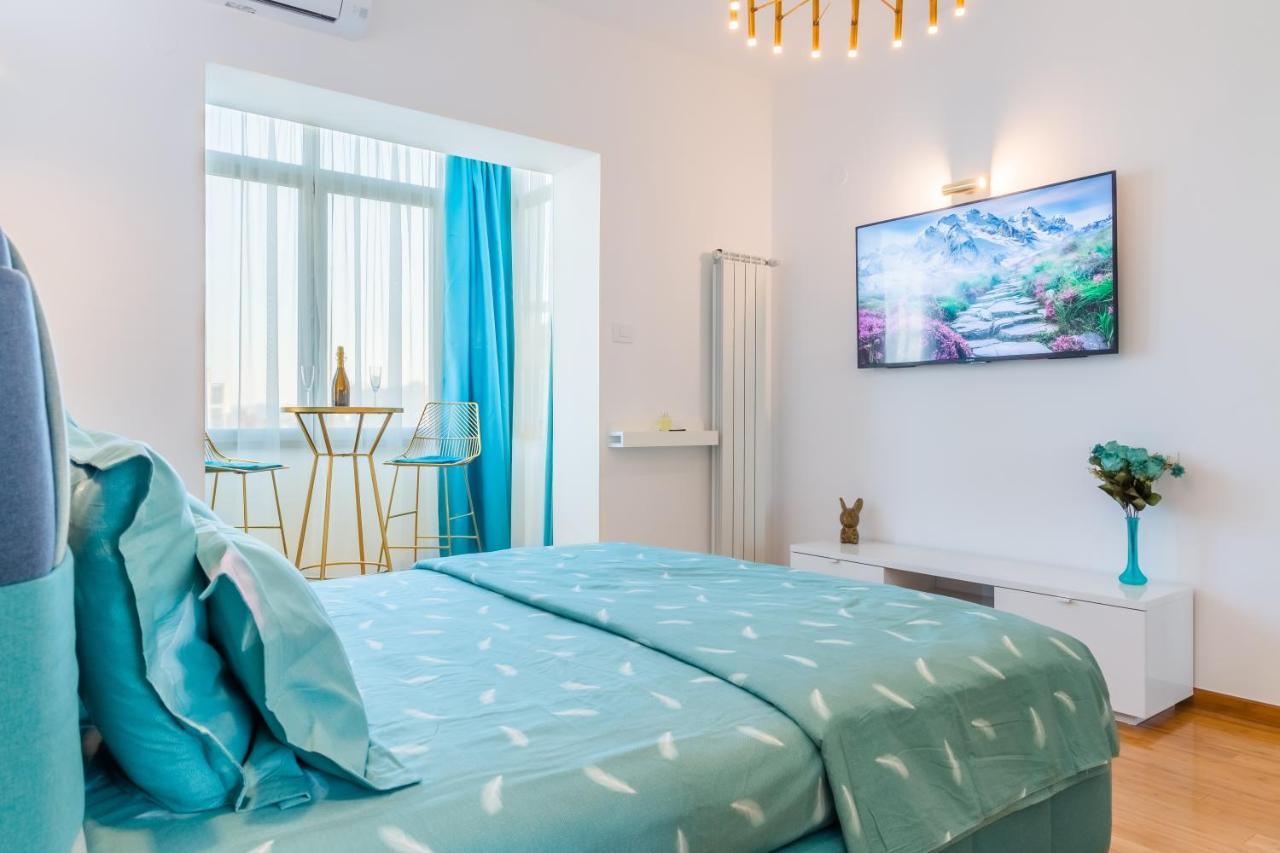 New Studio Carturesti - City Center Bukares Bagian luar foto