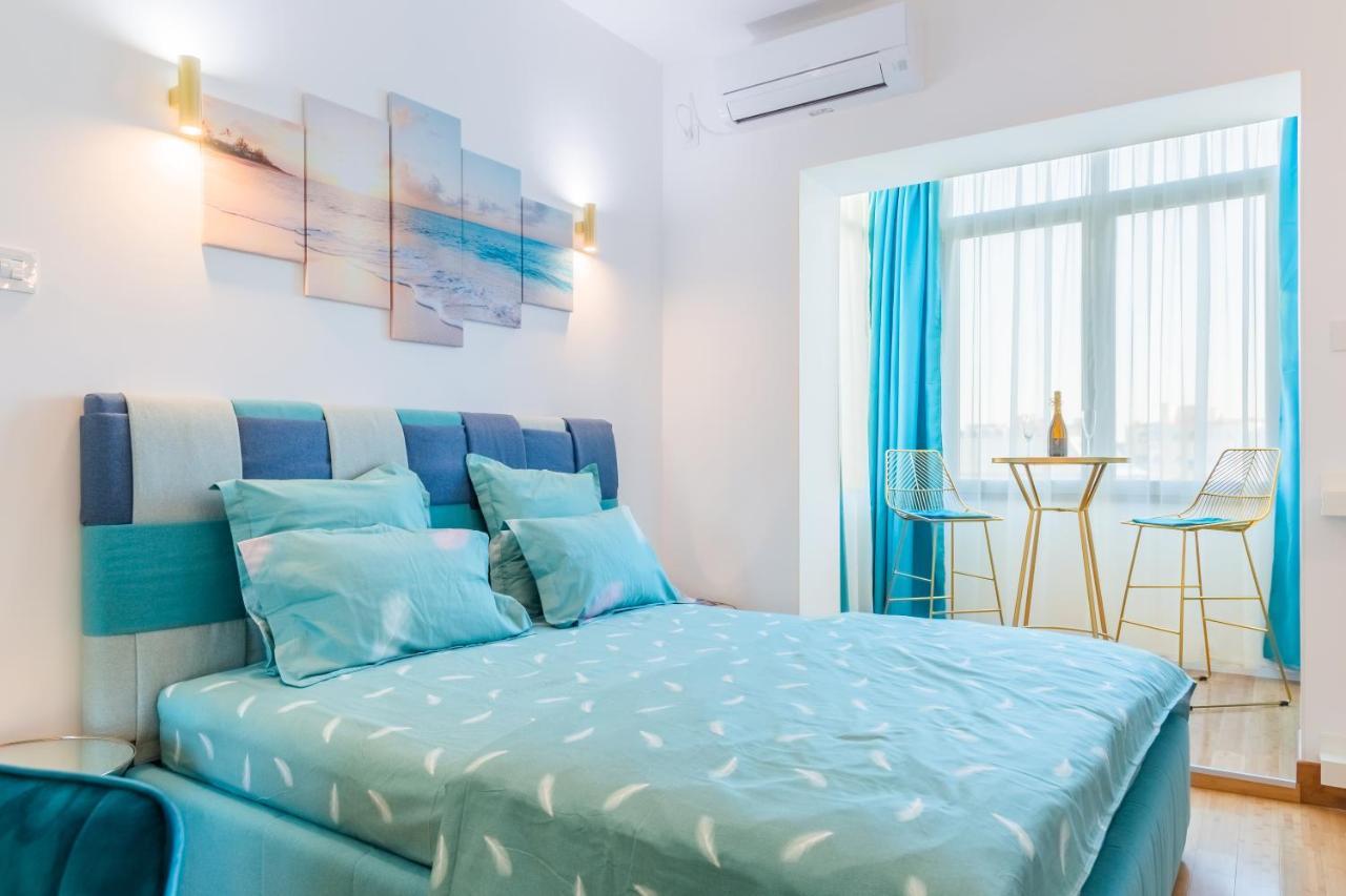 New Studio Carturesti - City Center Bukares Bagian luar foto