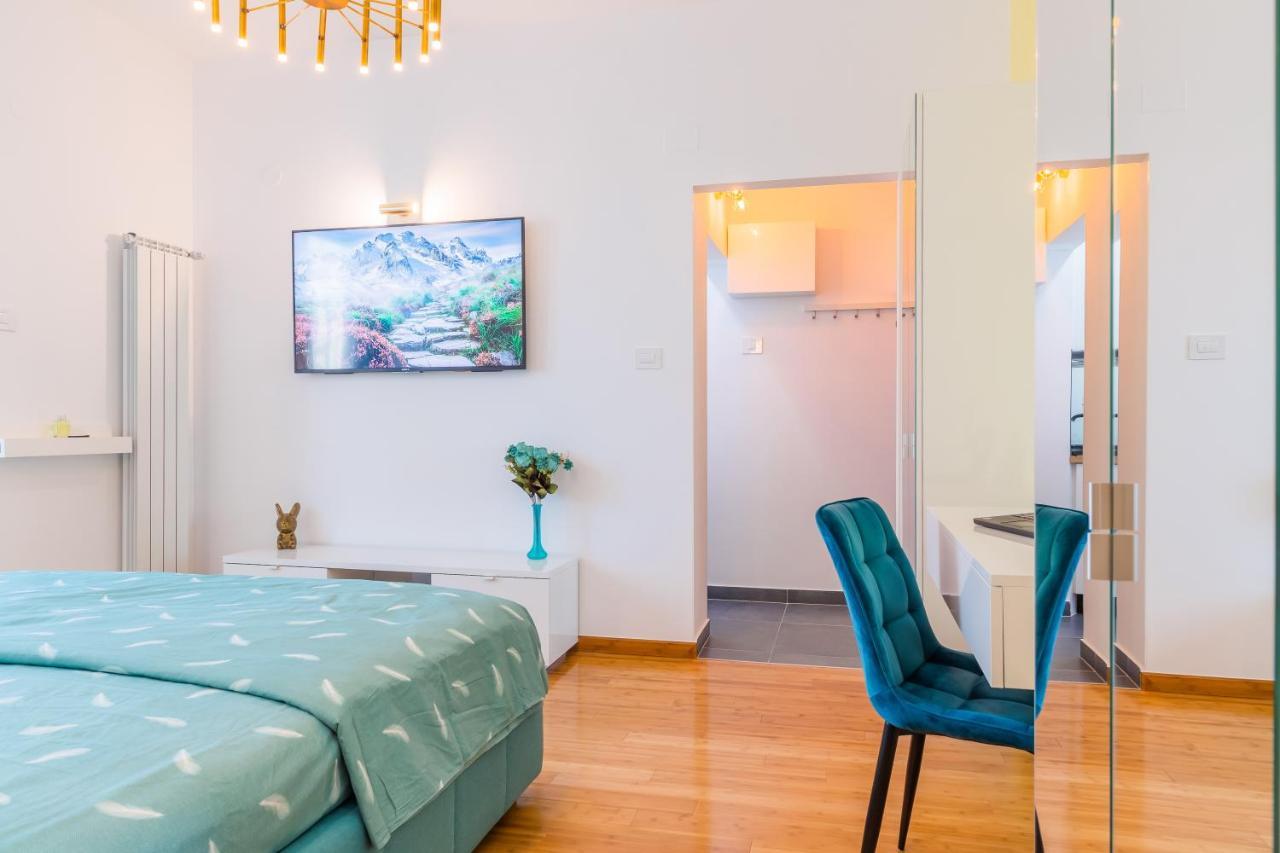 New Studio Carturesti - City Center Bukares Bagian luar foto