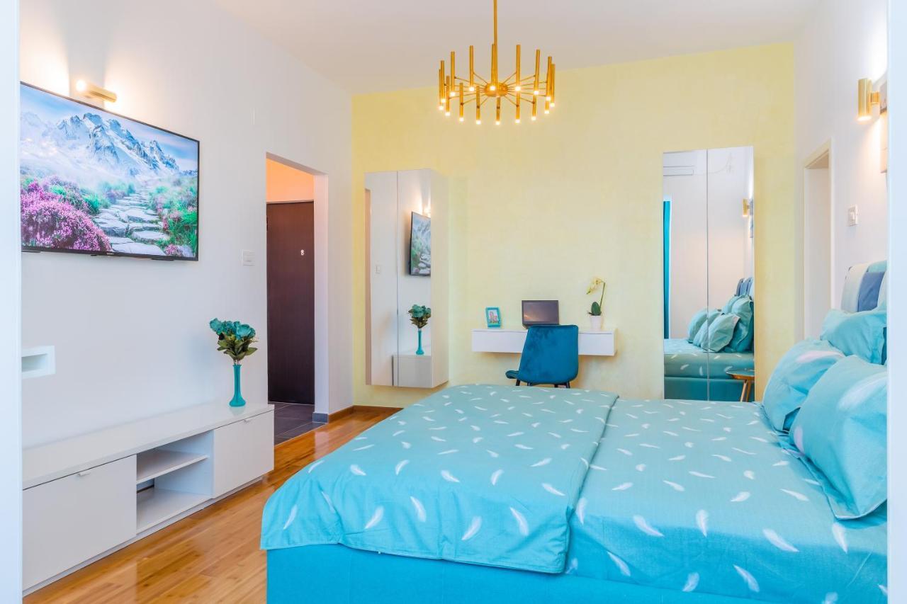 New Studio Carturesti - City Center Bukares Bagian luar foto